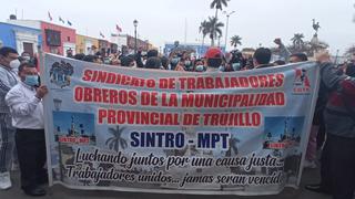 Obreros del municipio de Trujillo protestan exigiendo vales de alimentación