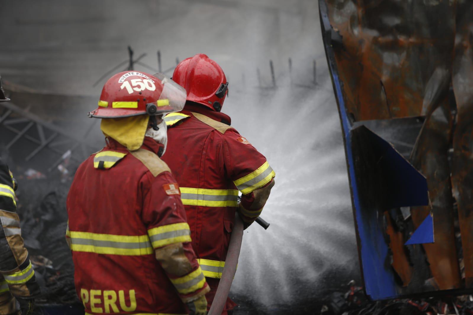 Incendio en almacén de bicicletas en La Victoria (Foto: Violeta Ayasta).