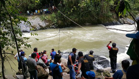 Cusco: Ya son ocho los cuerpos recuperados luego de caída de bus a río