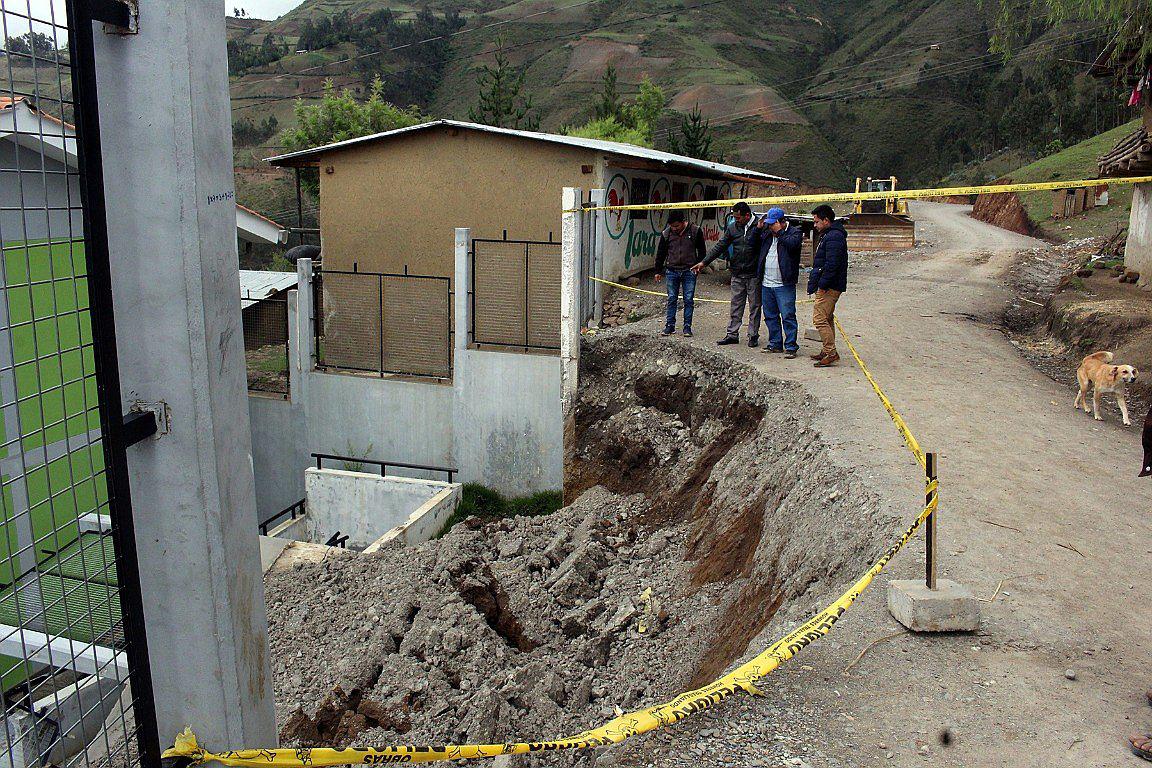 Huarmaca: Muro de contención de colegio cae tras fuertes lluvias