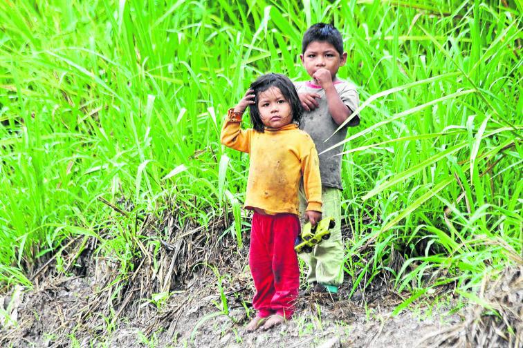 Desnutrición y parasitosis 'devoran' a niños de la selva