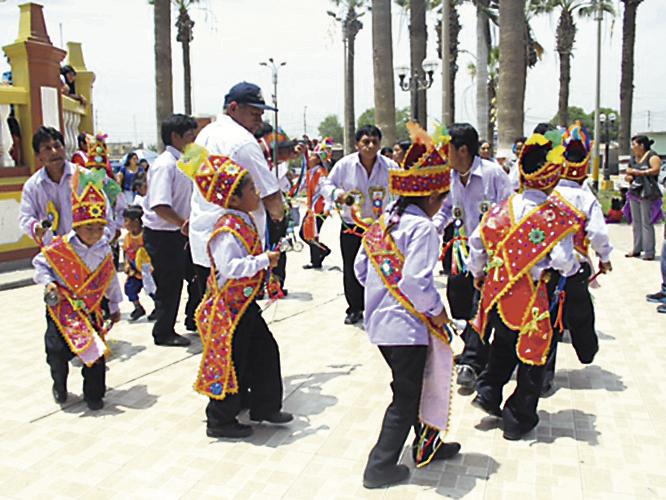 La Navidad se vive en El Carmen con baile de zapateo