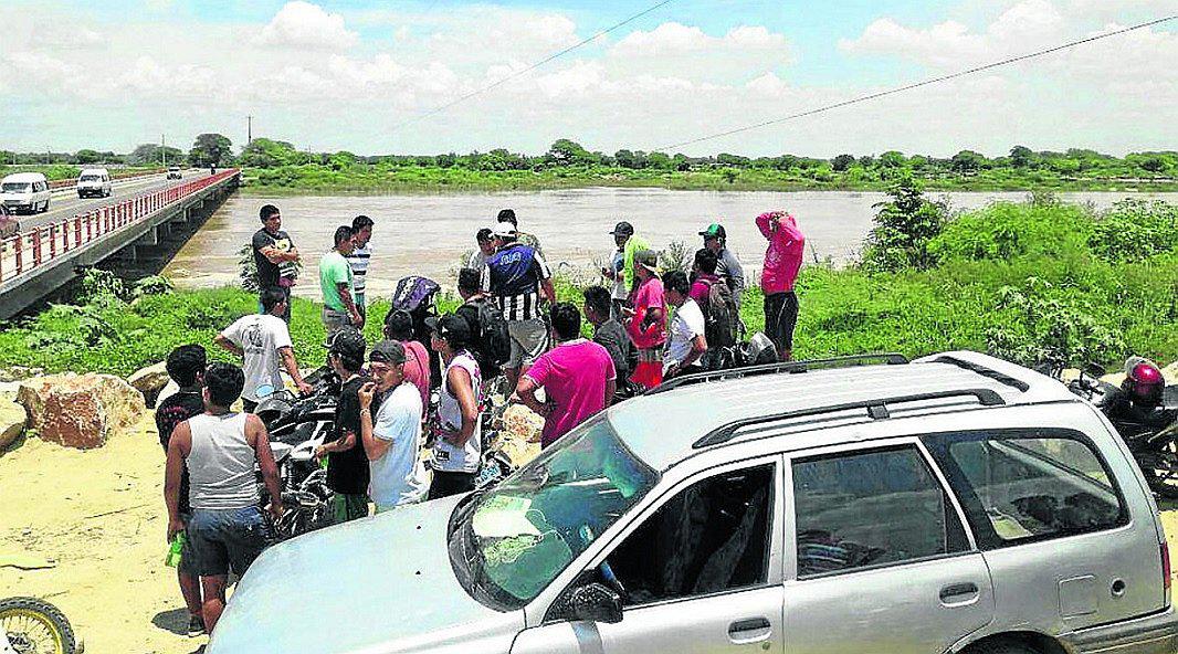 Buscan cuerpo de joven que se lanzó a río Piura 