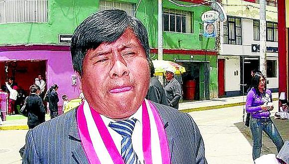 Analistas dicen que candidatos de Puno siguen la "escuela" de Juan Luque