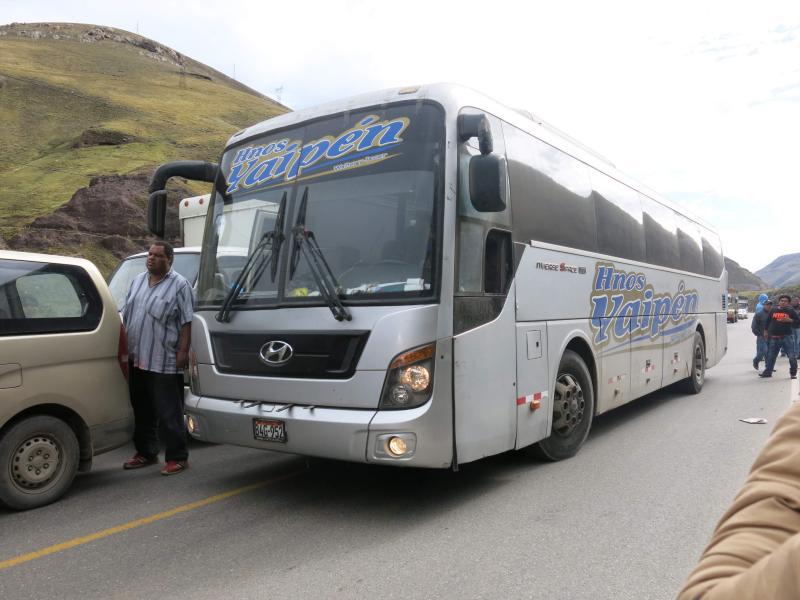 Hermanos Yaipén causan caos vehicular en Carretera Central 