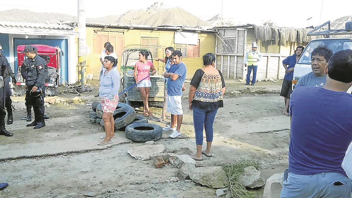 Piura: Protestan por colapso de desagües