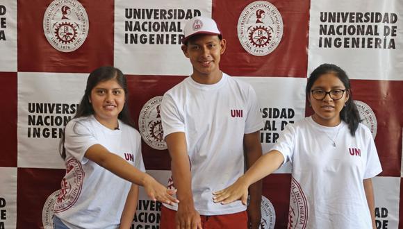 Asucena Naomi Sihuay Rodríguez (21) y Sandra Bellamy Zelada Razabal (16) ocuparon los primeros puestos en el examen de admisión a la UNI. (Foto: Vidal Tarqui/Andina)