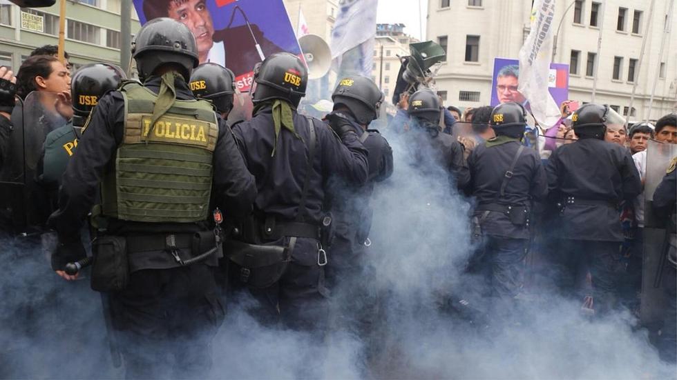 Keiko Fujimori: Se unen más simpatizantes fujimoristas y se generan disturbios afuera de Sala Penal | Galería 