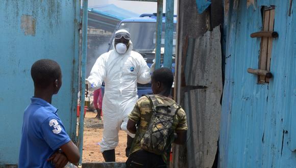 La OMS consigue aislar y tratar al 70 % de infectados por ébola en África