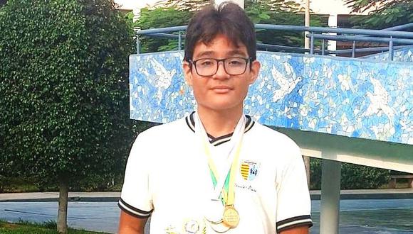 Max Pacherres del colegio San Ignacio de Loyola el mejor nadador en Campeonato Interescolar de Natación.