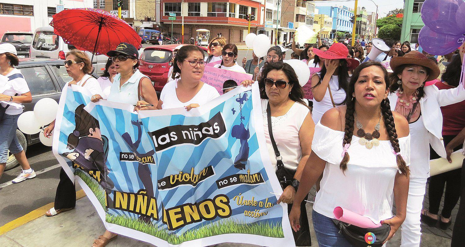 En Chimbote marchan contra violación a niñas 