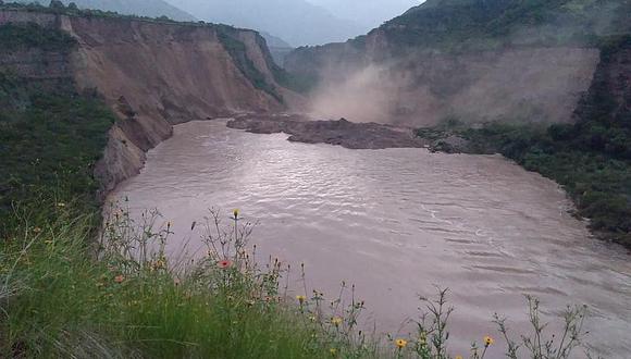 Pánico por derrumbe de tierras de cultivo hacia al Río Pampas 