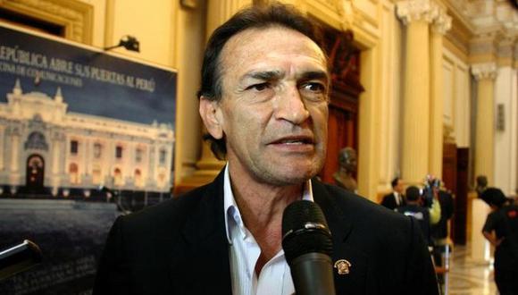 Héctor Becerril rechaza declaraciones de Martha Chávez sobre liberar a Alberto Fujimori