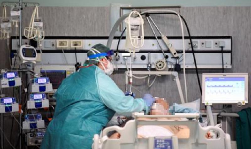 De acuerdo con estimaciones, el periodo de incubación de la covid-19 oscila entre 1 y 14 días, y en general se sitúa en torno a los 5 días (Foto: AFP)