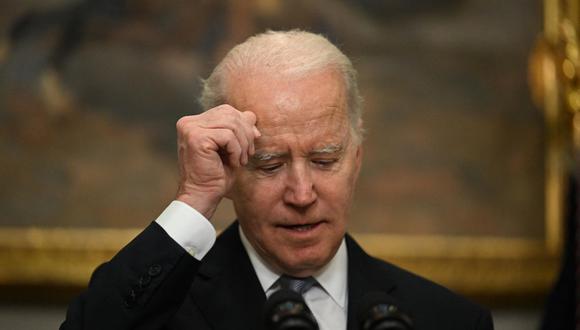 El presidente de EE. UU., Joe Biden, brinda actualizaciones sobre el conflicto Ucrania-Rusia en la Sala Roosevelt de la Casa Blanca en Washington, DC, el 21 de abril de 2022. - Biden dice que le pedirá al Congreso que amplíe la ayuda militar a Ucrania. (Foto de Jim WATSON / AFP)
