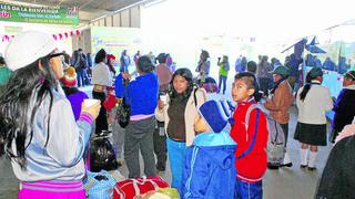 Huancayo les dan bienvenida a turistas con mates de muña 