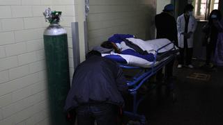El drama de pacientes que son atendidos en los pasillos de EsSalud de Huancayo
