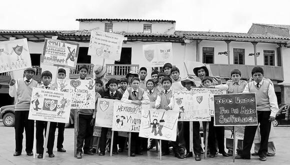 Escolares dicen no a la violencia en Cusco