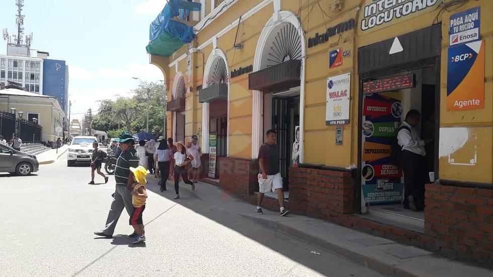 Colocan muros en locales del centro histórico por temor a un nuevo desborde del río (FOTOS)