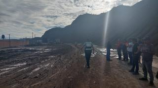 Tumbes: Deslizamiento de cerro restringe tránsito vehicular en la carretera Panamericana Norte 