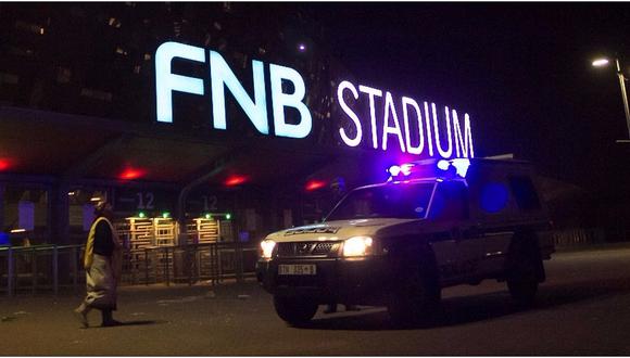 ​Dos muertos y varios heridos por estampida en estadio fútbol [FOTOS]