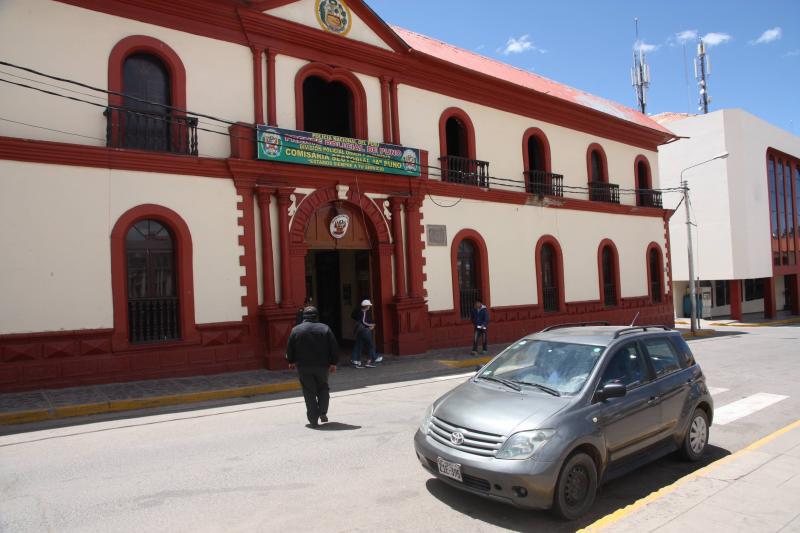 Puno. Roban vehículo y luego lo abandonan 