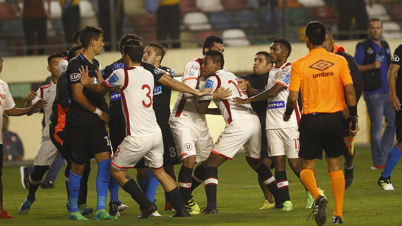 Universitario vs. Alianza Lima: Árbitro expulsó a cuatro jugadores tras bronca
