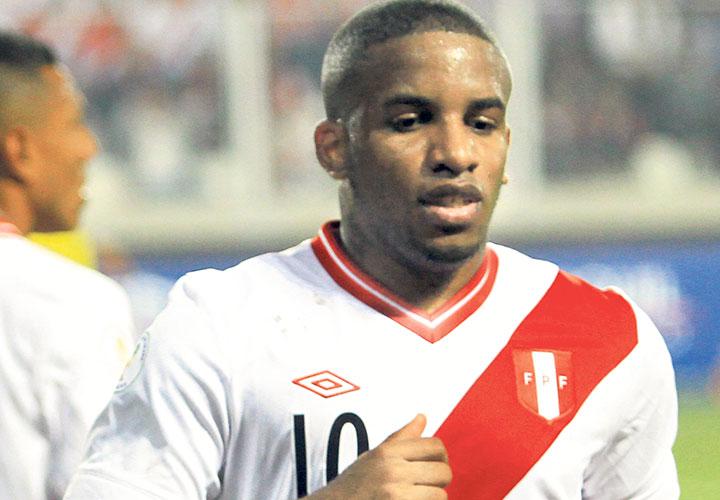 Jefferson Farfán no jugará frente a Inglaterra por lesión