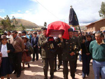 Soldado fue enterrado como verdadero héroe