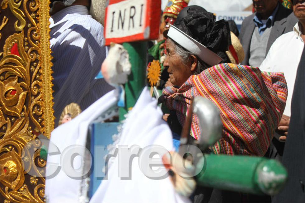 Los Shapis demuestran  devoción por la santísima 'Cruz de Mayo' (FOTOS)