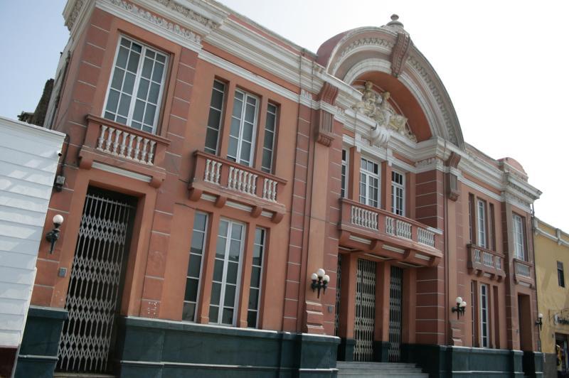 Modernizarán infraestructura de Teatro Municipal de Trujillo