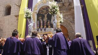 Señor de los Milagros realizó su primera procesión