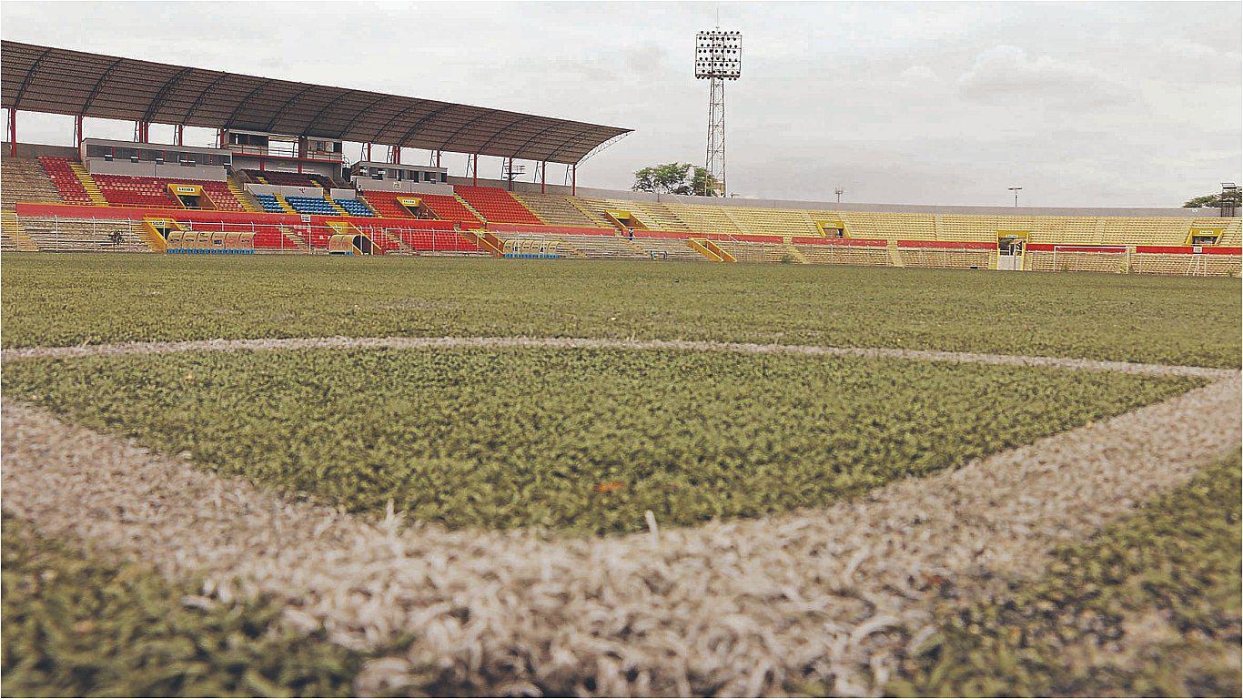 El Estadio Miguel Grau tendrá césped nuevo