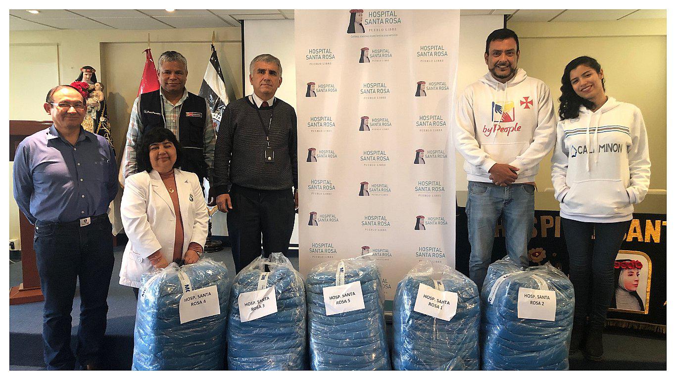 Entregan mil mantas polares a niños en extrema pobreza gracias a la campaña 'Una Sonrisa que Abriga 2019'