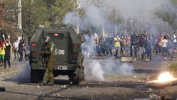 Reportan violentos disturbios al sur de Santiago de Chile por falta de alimentos. (Foto referencial: AFP/Pablo Rojas)