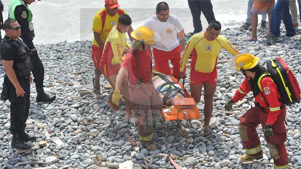 Así fue el rescate de las personas que cayeron a la playa Marbella tras volar en parapente (VIDEO)