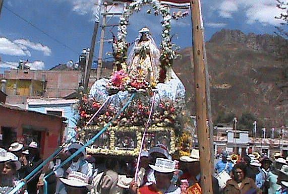 Fieles piden bendiciones a Virgen de la Inmaculada Concepción en Chivay