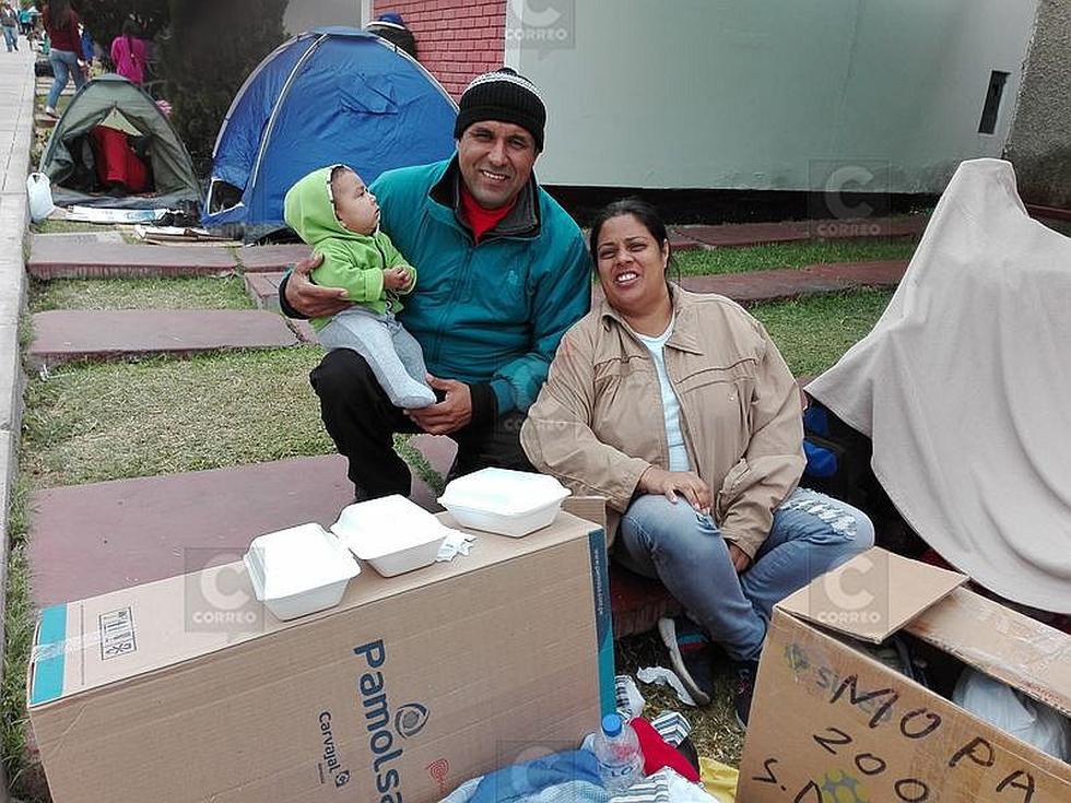 Tacna: Venezolanos viven en la calle en espera de visa chilena