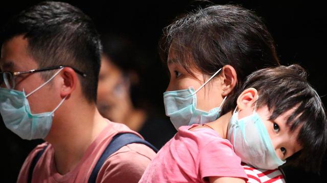 Existen 320 casos de coronavirus en una treintena de países.