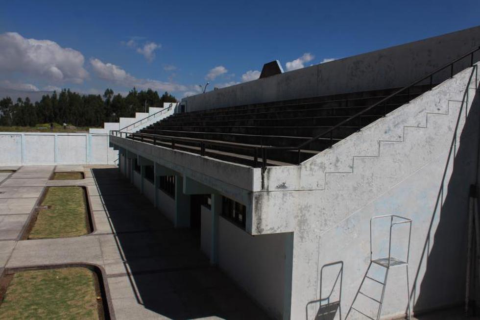 Piscina fantasma en universidad