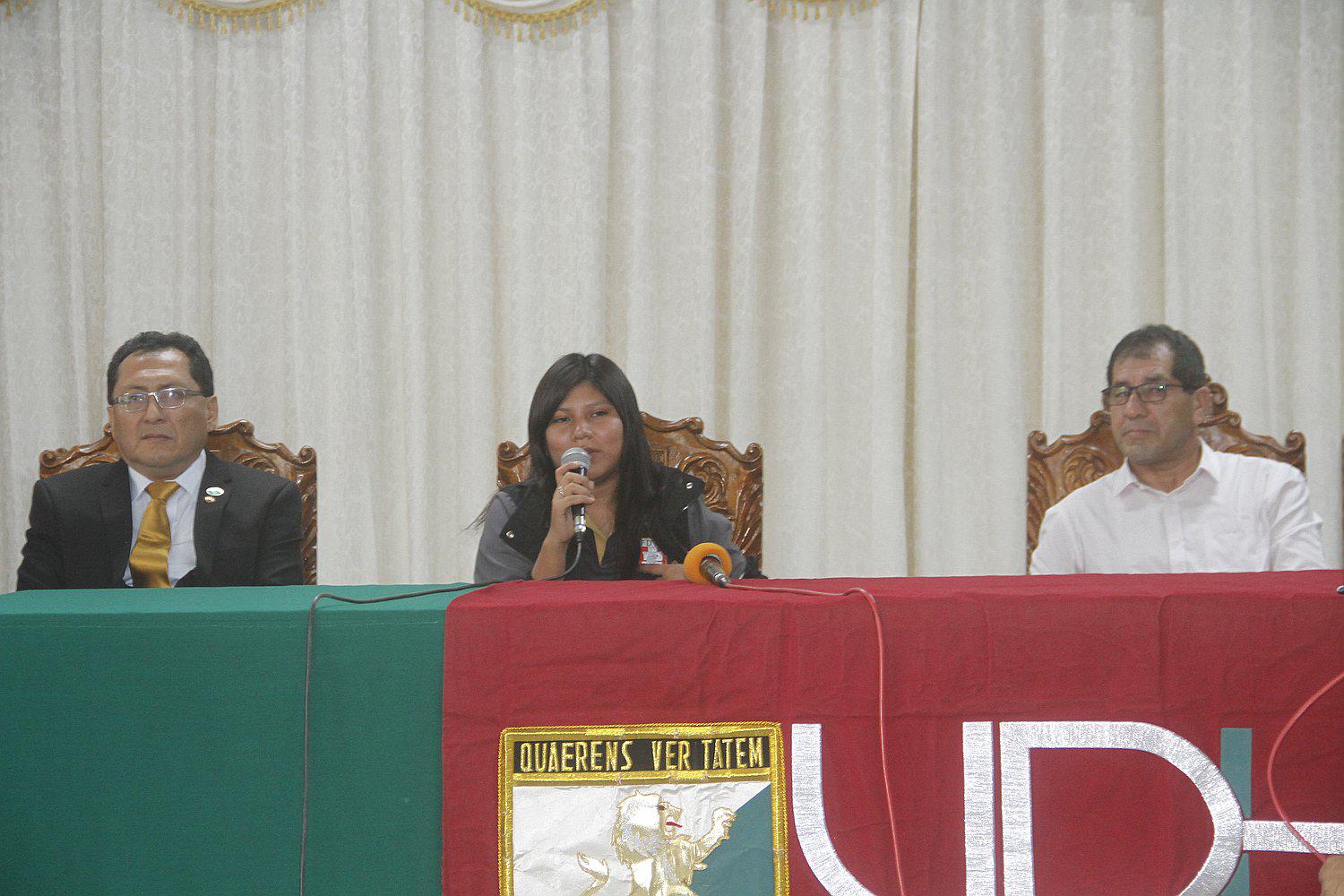 Deysi Cori da cátedra de su talento en Huánuco