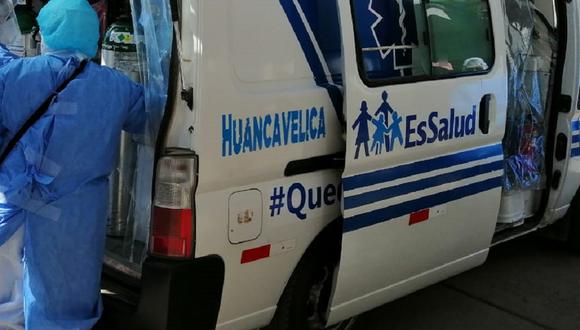 Paciente es trasladado a hospital de EsSalud de Huancayo.