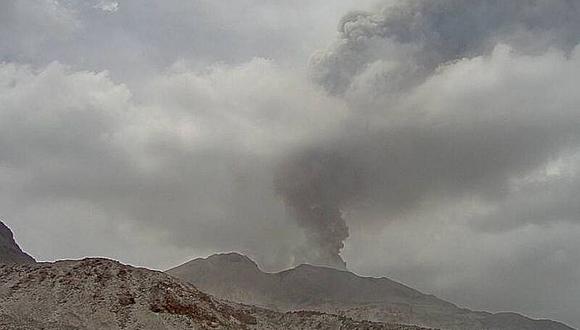 ​Volcán Sabancaya explosionó 288 veces en menos de un mes (VIDEO)