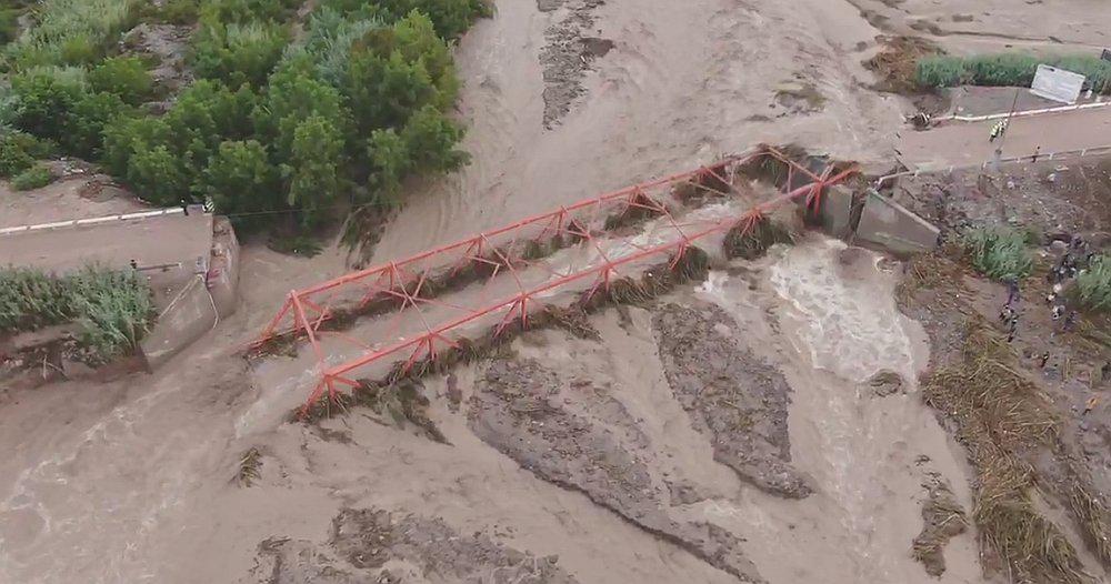 Puente Montalvo se desploma ante arremetida del río Moquegua (VIDEO)