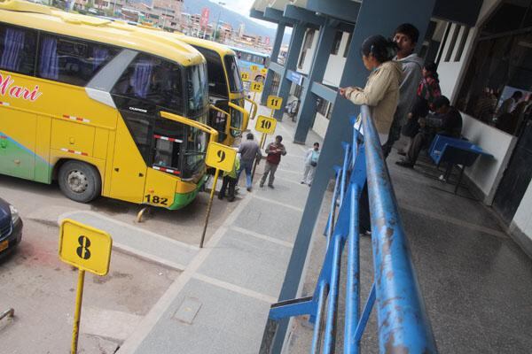 Sugieren usar buses de empresas formales durante feriado