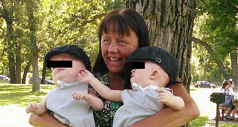 Enfermera enternece a las redes por adoptar a gemelos con particular mal genético