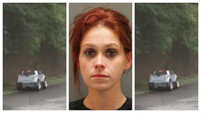 Detienen a mujer por manejar ebria un auto de juguete (VIDEO)