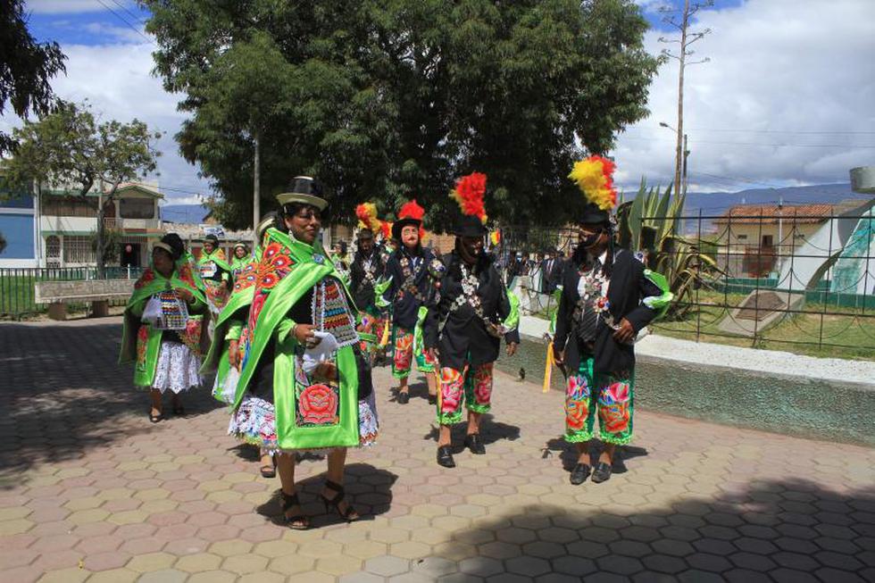 Celebran fiesta de cruces con chonguinada en barrio La Libertad (FOTOS)