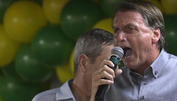 En esta foto de archivo tomada el 14 de octubre de 2022, el presidente brasileño y candidato a la reelección, Jair Bolsonaro, habla durante una reunión con alcaldes y el gobernador del estado de Minas Gerais en Belo Horizonte, Brasil. (Foto de DOUGLAS MAGNO / AFP)
