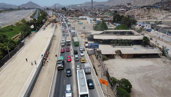 Cientos de vehículos saldrán de Lima por la Carretera Central con motivo de la Semana Santa. Foto: GEC/referencial